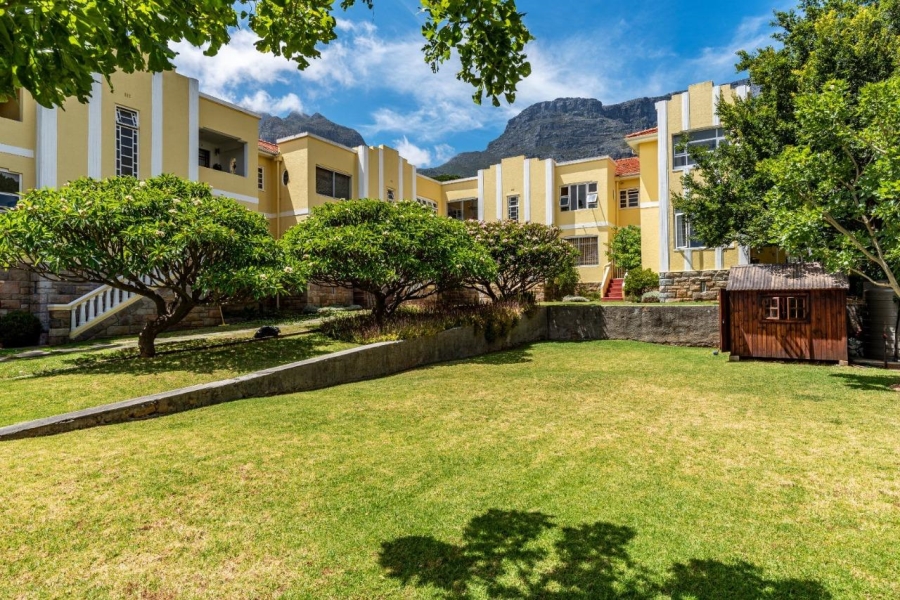 2 Bedroom Property for Sale in Vredehoek Western Cape